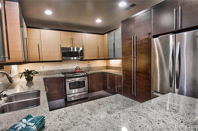 1st image of 10609 Bloomfield St #204