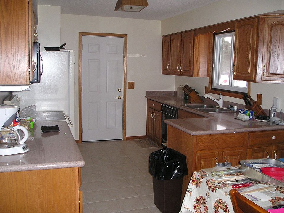 2nd image of 722 98th Ln NE