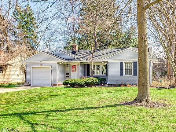 2nd image of 2871 Park Dr N