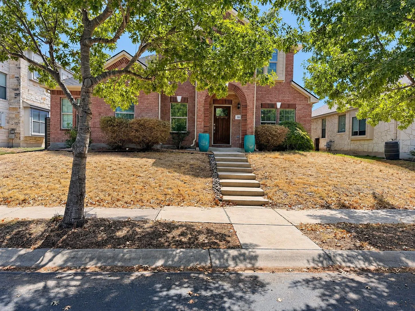 4 bed, 2.5 bath, 3085 sqft, $2,900 — Photo 2