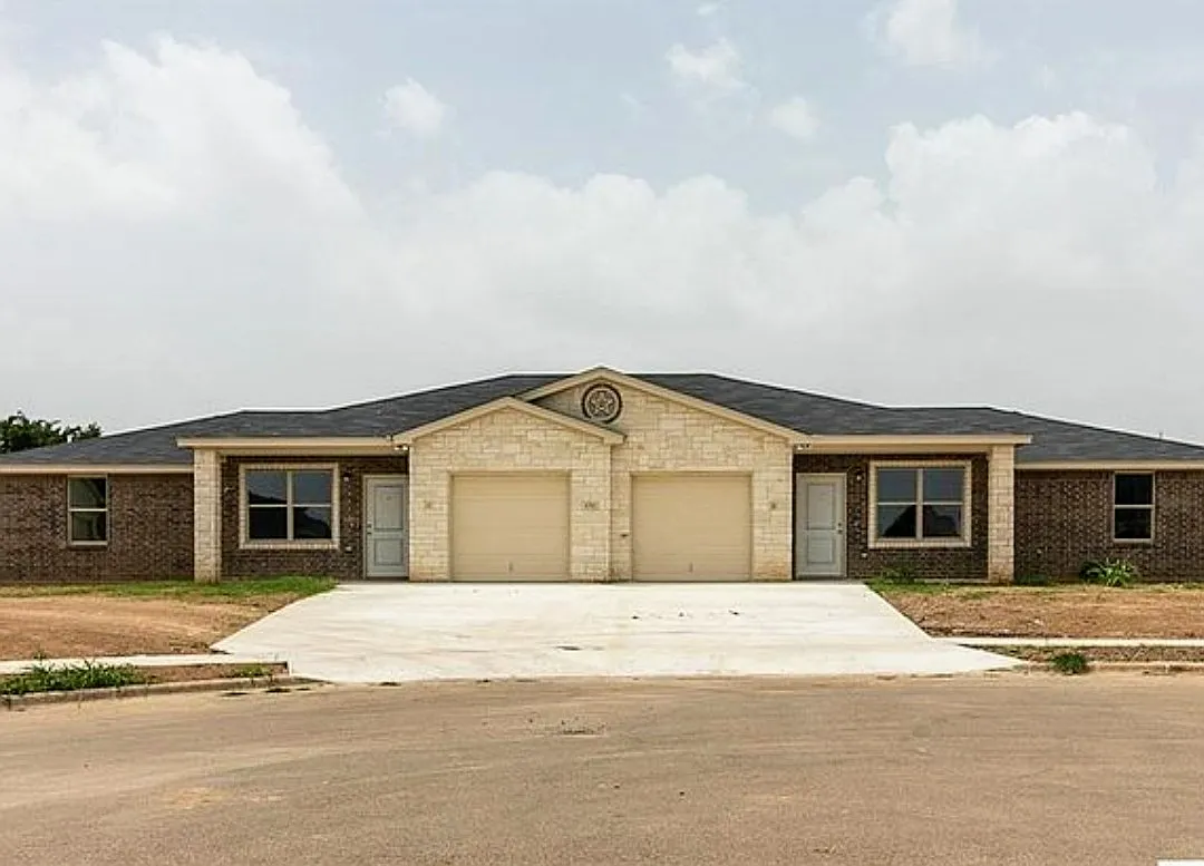 3 bed, 1325 sqft, $1,500 — Photo 1