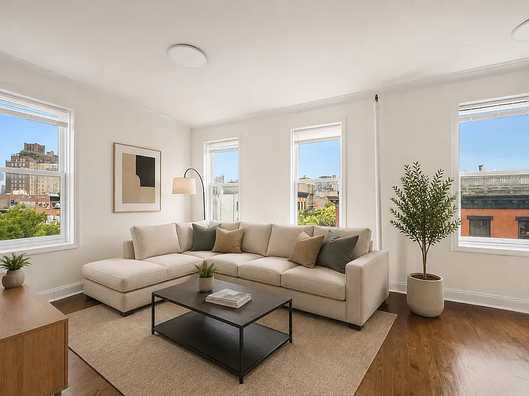 92 Perry St #20 — Photo 4