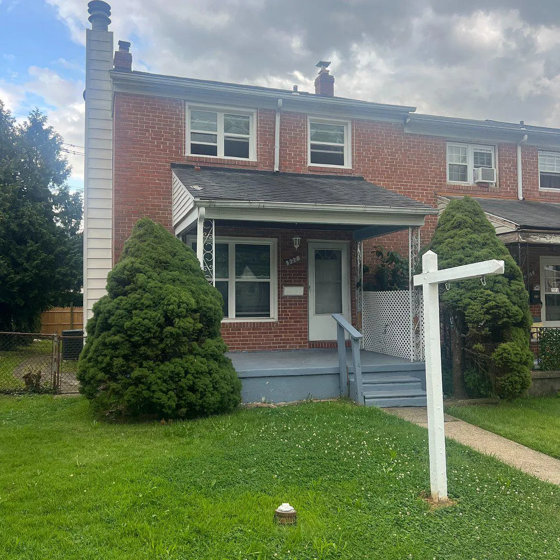 3 bed, 2.0 bath, 1330 sqft, $2,300 — Photo 2