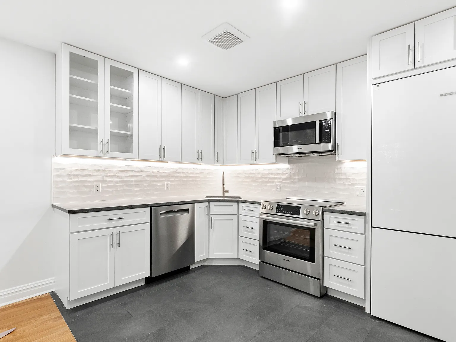 293 Henry Street — Photo 1