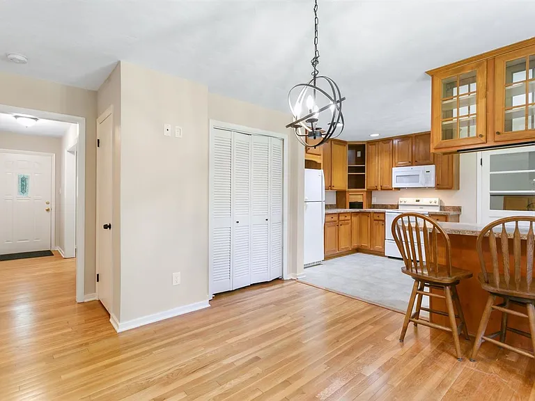 208 Longhill Rd — Photo 9