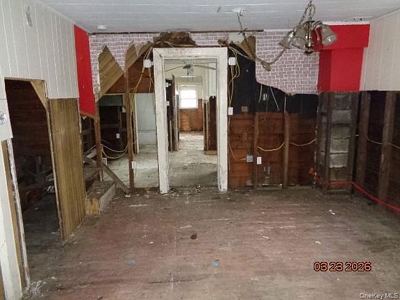 2nd image of 19 E 10th Road