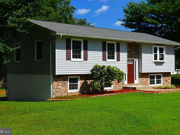 2nd image of 113 Lark Ln