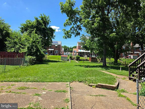3rd image of 4002 Mortimer Ave