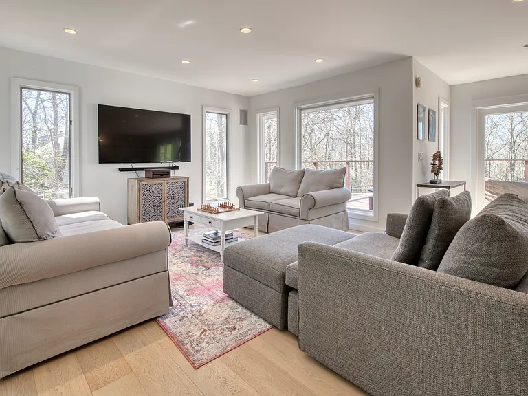 69 Northside Dr — Photo 3