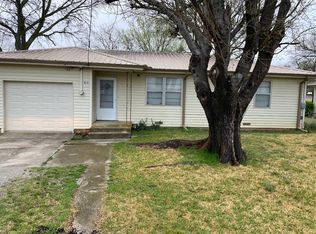 618 N Elizabeth St, Lindsay, TX 76250