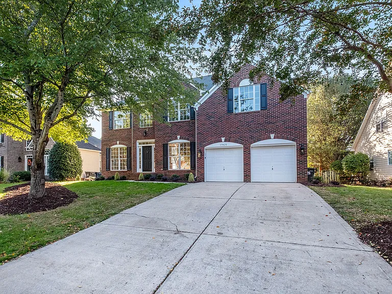 15820 Lavenham Rd — Photo 2