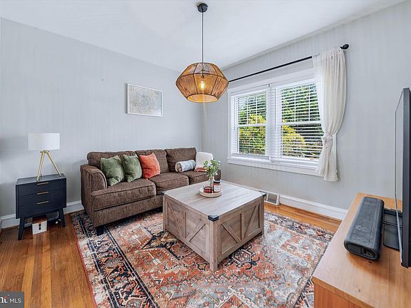 5th image of 2128 Gilles St