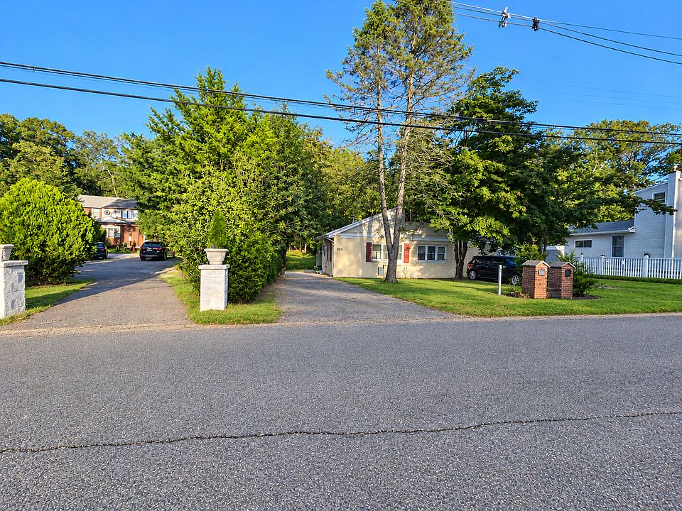 1st image of 403 Glenn Rd