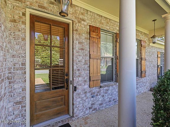 4th image of 185 Beechwood Cir