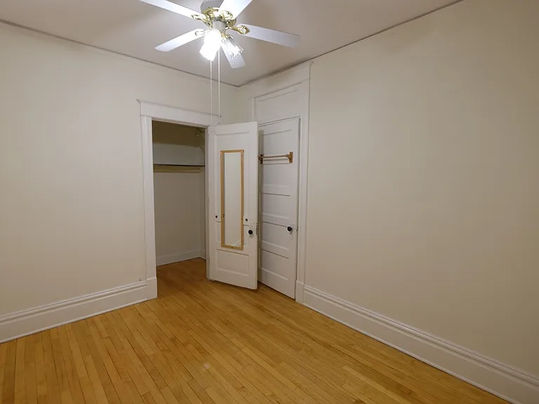 Welcome to Central Lakes of Uptown, where spacious living meets modern charm. This well-lit apartment features polished hardwood floors and ample closet space, perfect for your lifestyle. Donat miss outa"schedule your tour today!