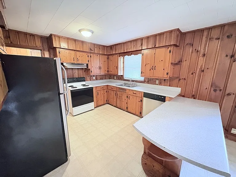 650 Berkeley Dr — Photo 4