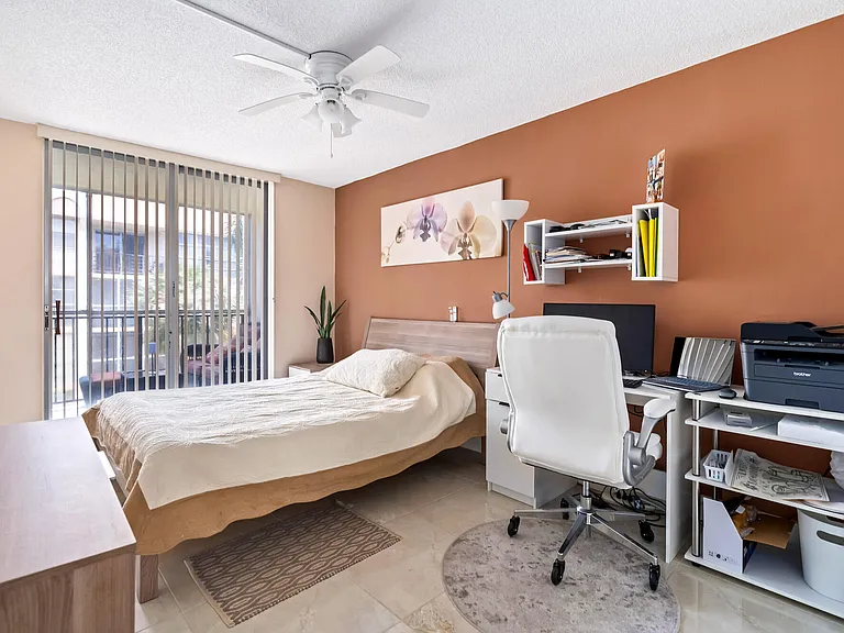 2000 Atlantic Shores Blvd #410 — Photo 20
