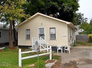 2978 Hensman St, Keego Harbor, MI 48320