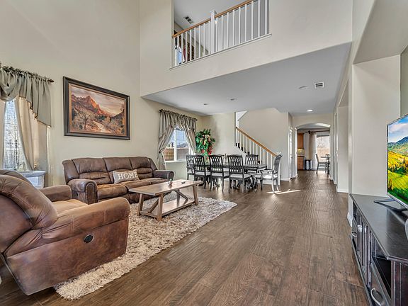 5th image of 1089 Whispering Willow St