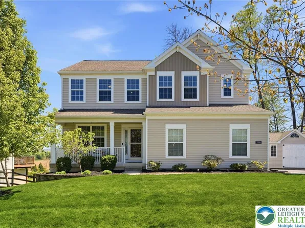 9206 Windy Bush Ln, Breinigsville, PA 18031
