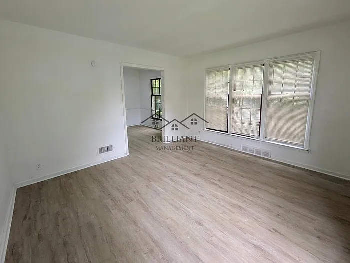 1 bed, 1.0 bath, $850 — Photo 4