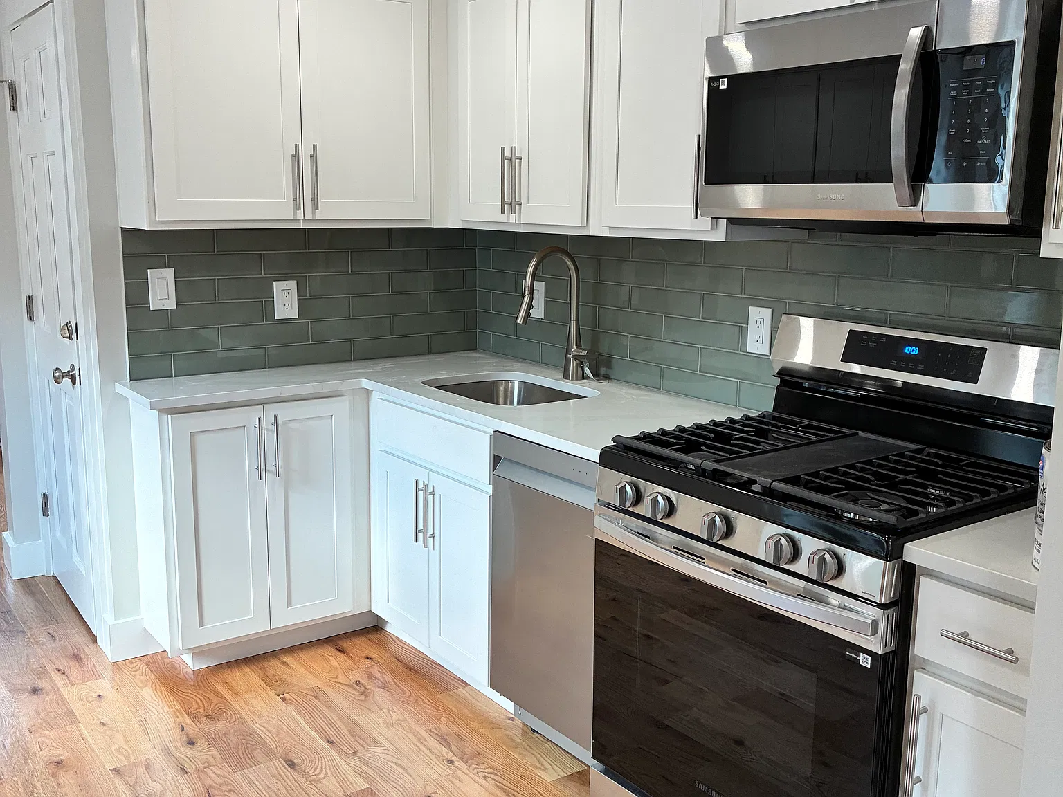 4 bed, 1400 sqft, $3,700 — Photo 1