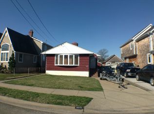 2578 Riverside Dr, Wantagh, NY 11793
