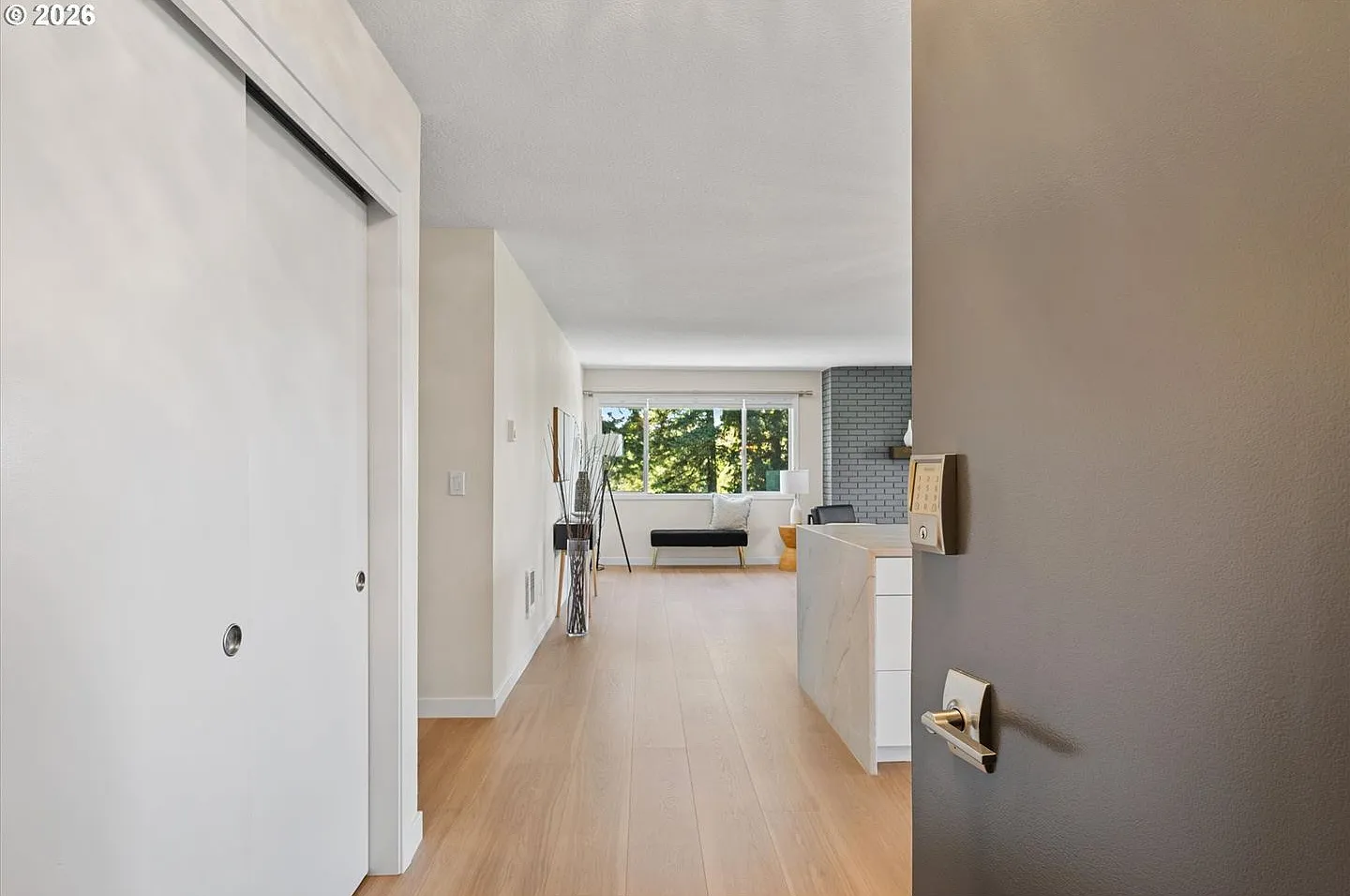 Luxury Lake Oswego 3-Bedroom Riverfront Condo with Panoramic River Views, Pools & Fitness Center — Photo 4