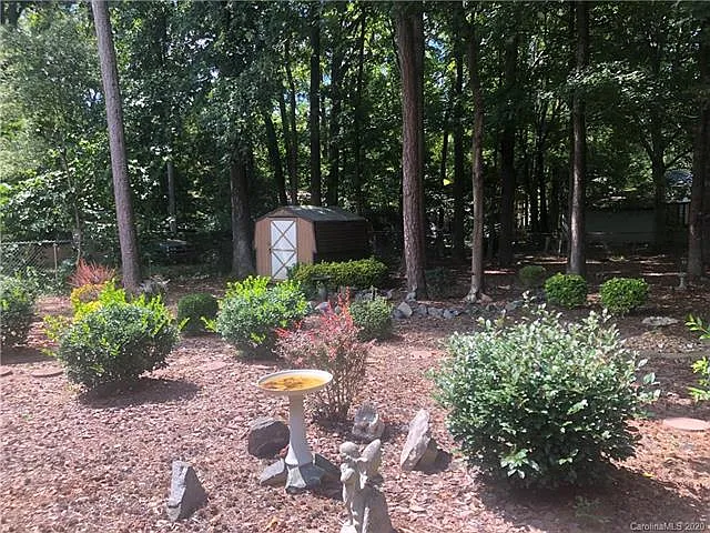 8200 Mahogany Dr — Photo 2