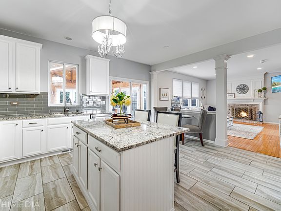 5th image of 11635 Glenn Cir