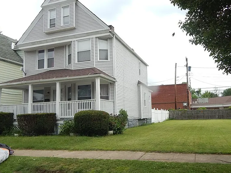 10805 Hull Ave — Photo 2