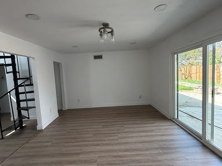 1315 Ameluxen Ave — Photo 6