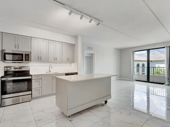 250 W Hidden Valley Blvd #2, Boca Raton, FL 33487