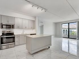 250 W Hidden Valley Blvd, Boca Raton, FL