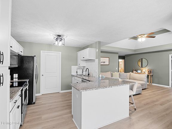 5th image of 382 Villa Ln