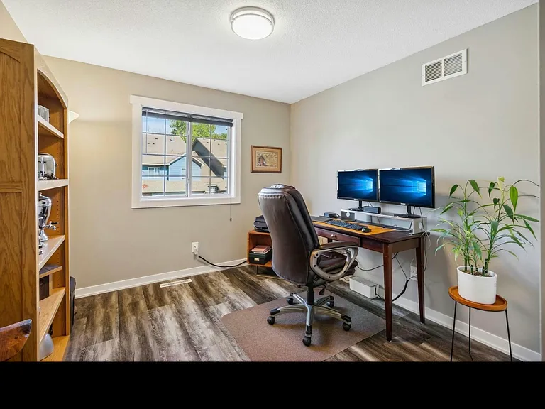 2111 Willow Cir #2111 — Photo 5