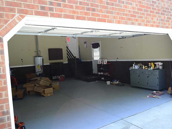 5th image of 415 Peacock Ave