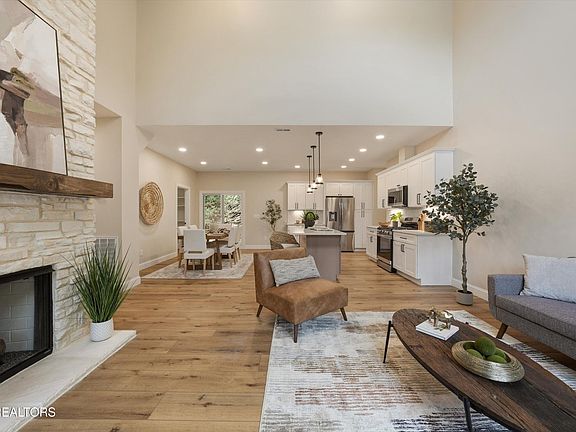 5th image of 8545 Knoll Pines Ln