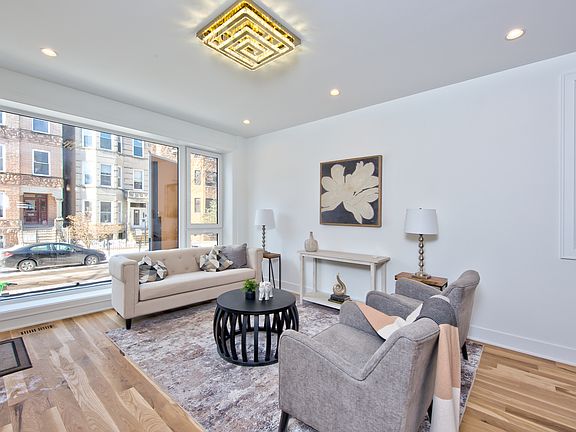3rd image of 1325 N Artesian Ave #1