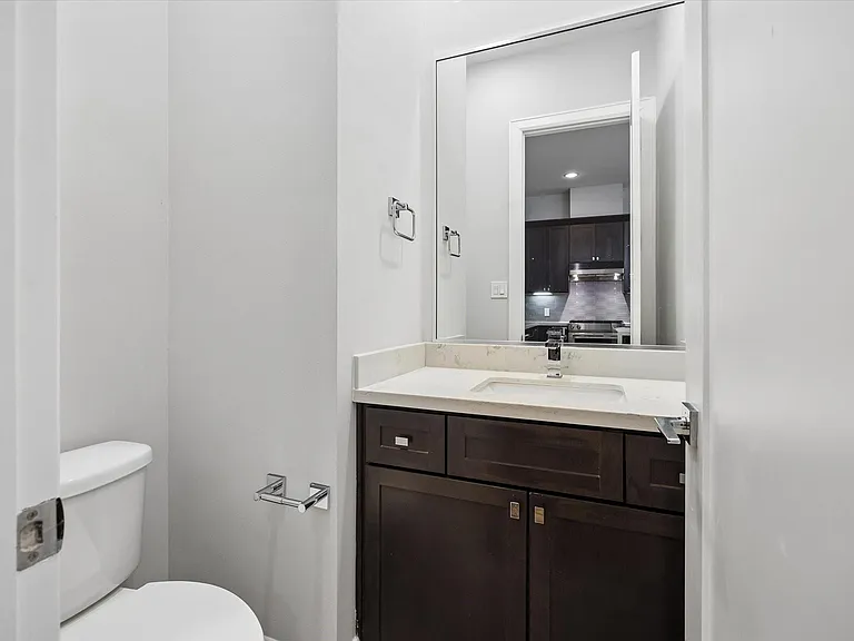 1213 Crockett St — Photo 8