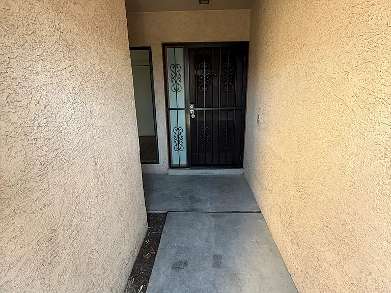 1949 N Swan Rd #19 — Photo 3