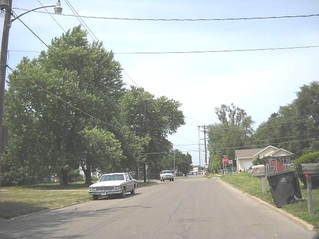 2nd image of 610 SE 28th St
