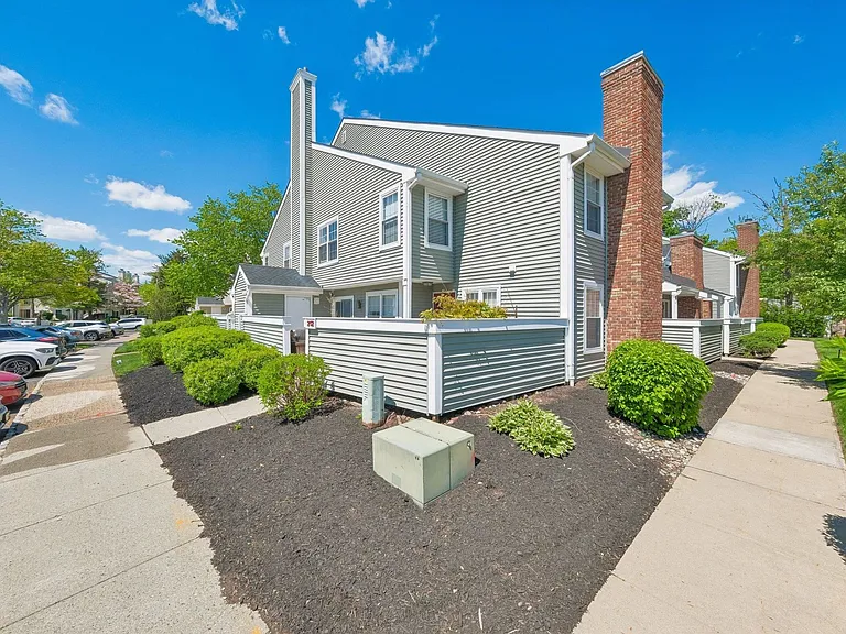 212 Westchester Ct #8 — Photo 25