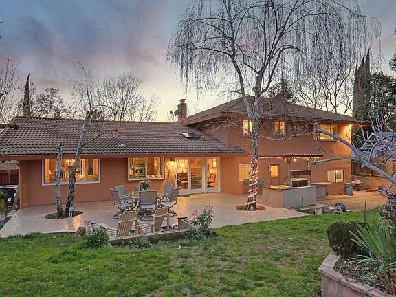 3rd image of 3963 Oak Hurst Cir