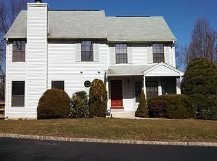 101 Timber Oaks Rd, Edison, NJ 08820