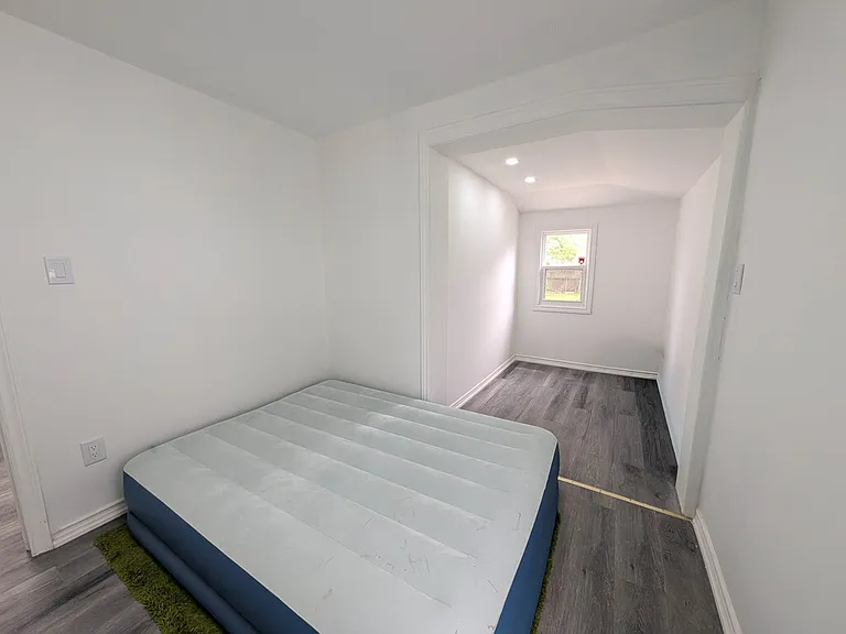 168 Borden Ave — Photo 14