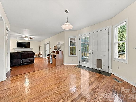 5th image of 4131 Wandering Ln NE