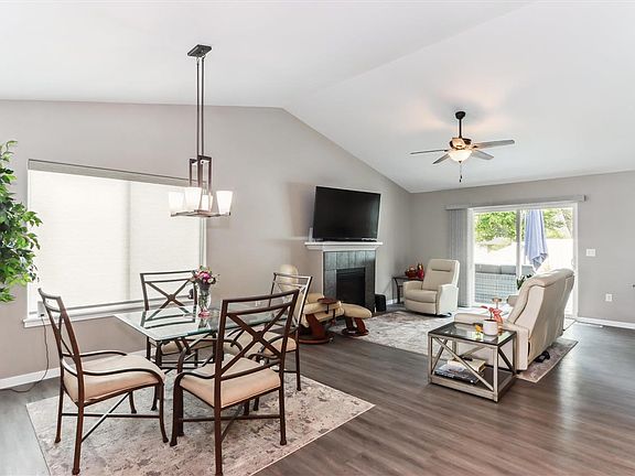3rd image of 224 Kenneth Dr