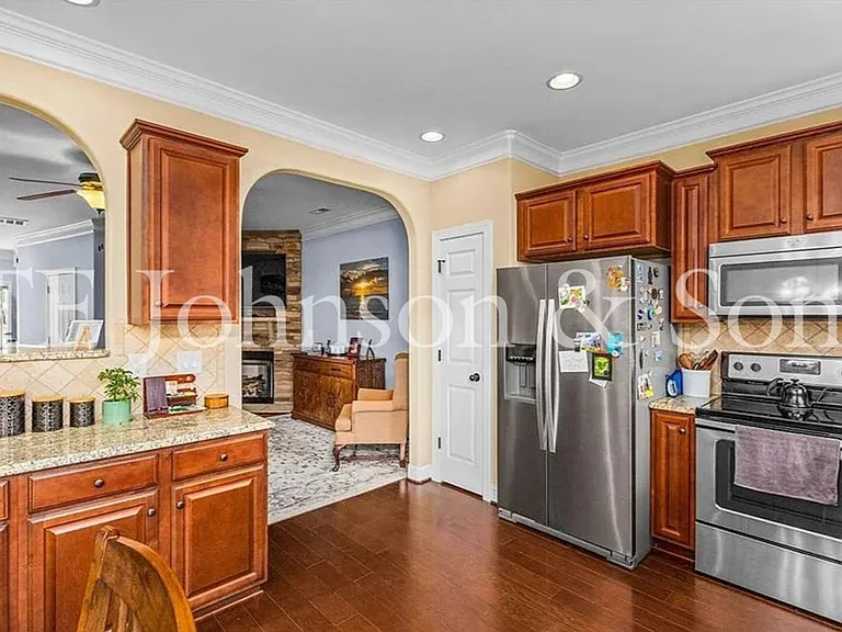 1025 Richmond Park Dr — Photo 10
