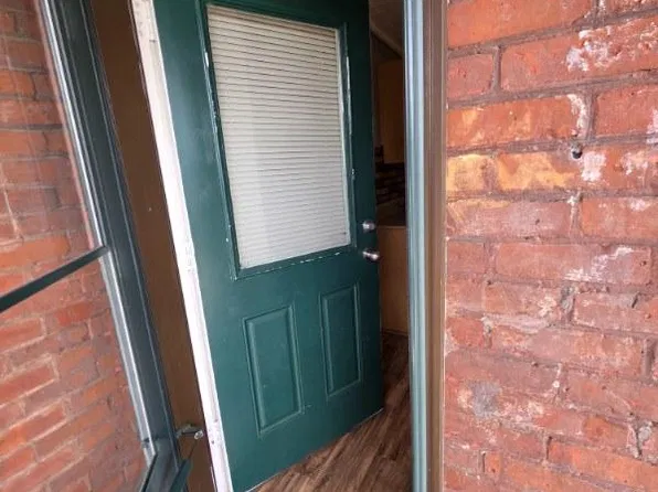 649 S Summer St #5-L, Holyoke, MA 01040